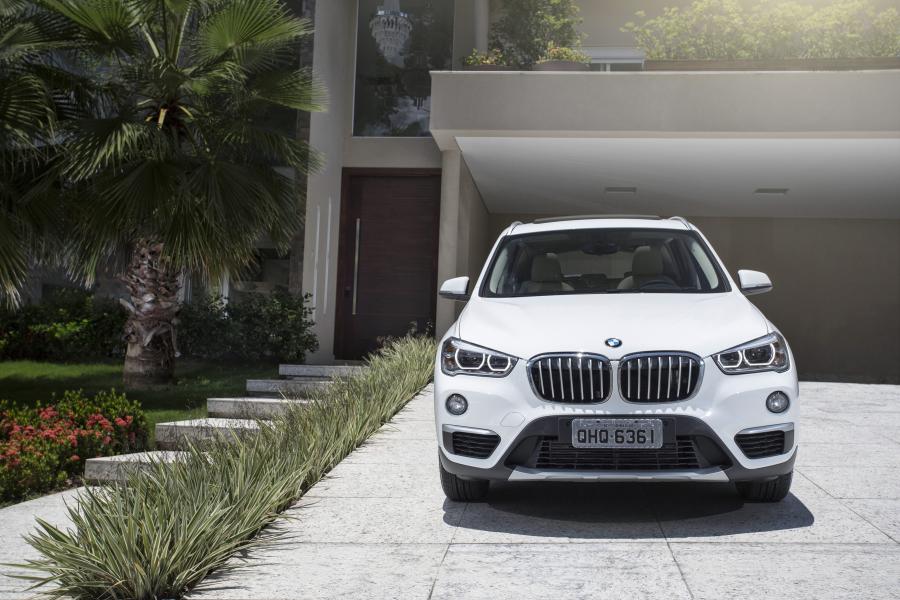  BMW X1 sDrive20i xLine 2016 года  (LA) (фото 10 из 18)
